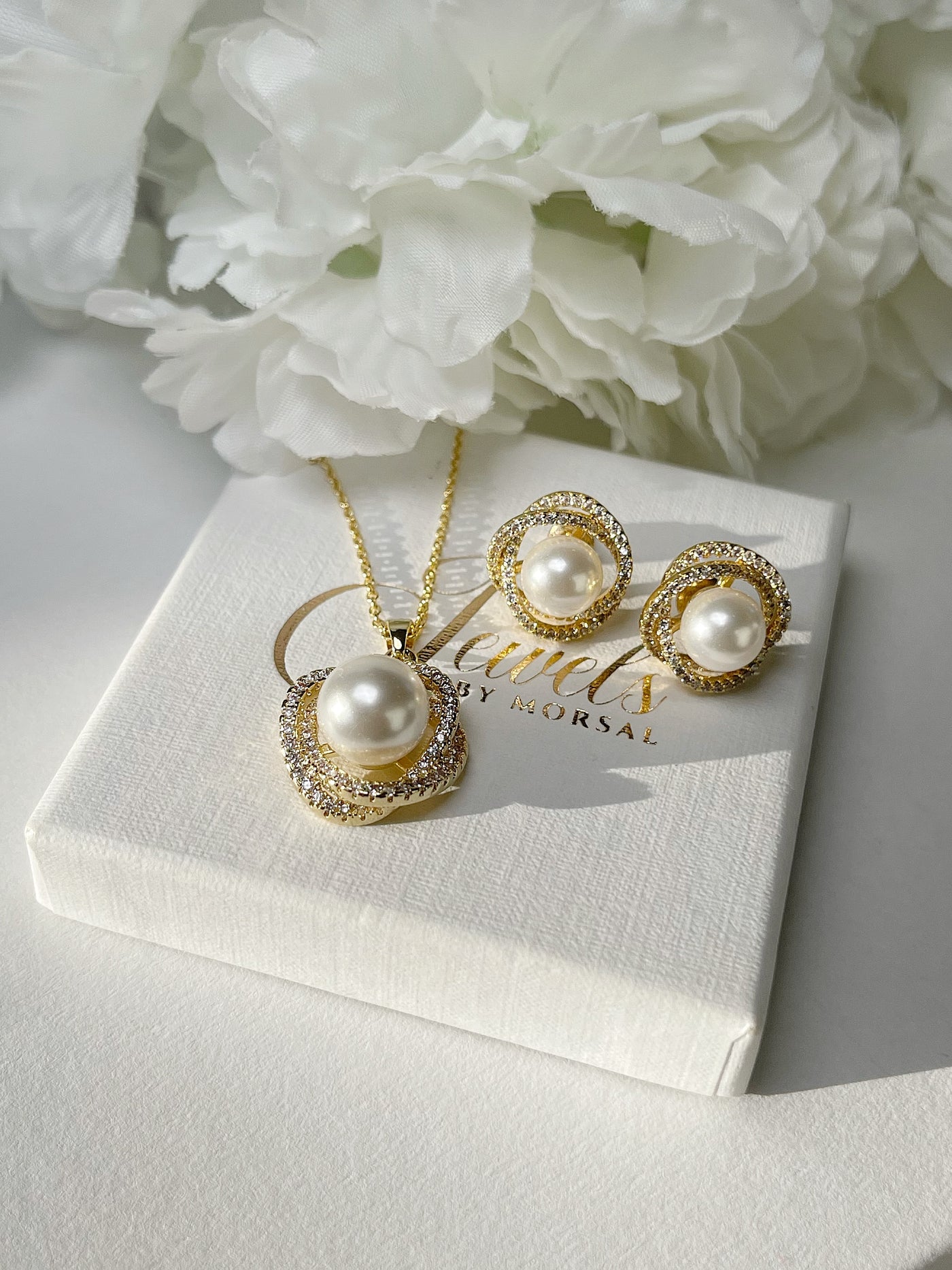 Elegant Gold Pearl Set