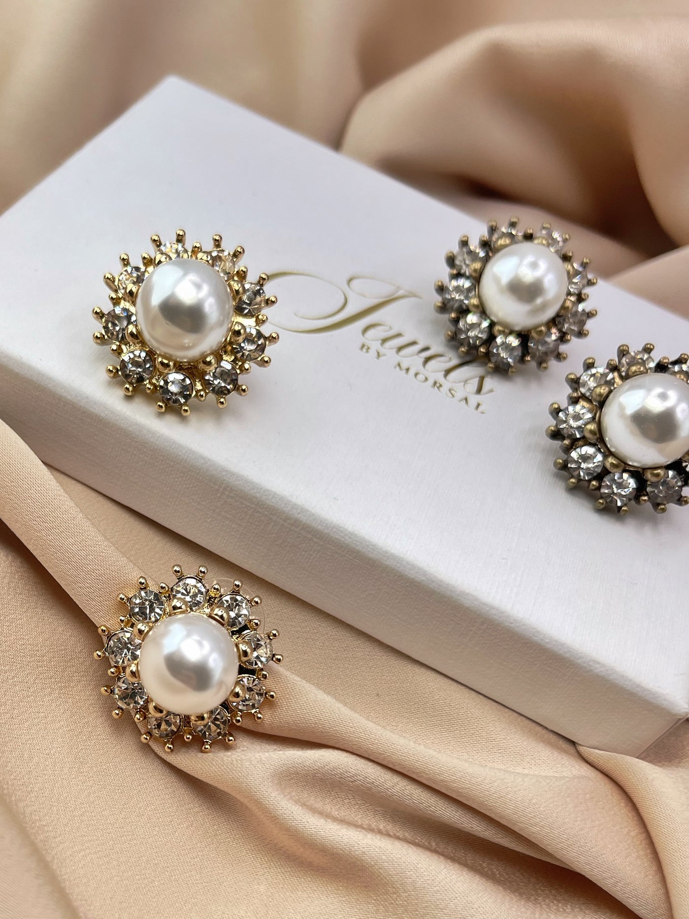 AMILYA Gold Pearl Stud